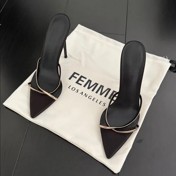 FEMME LA The Russo Slipper in Black/Gold - Picture 4 of 12